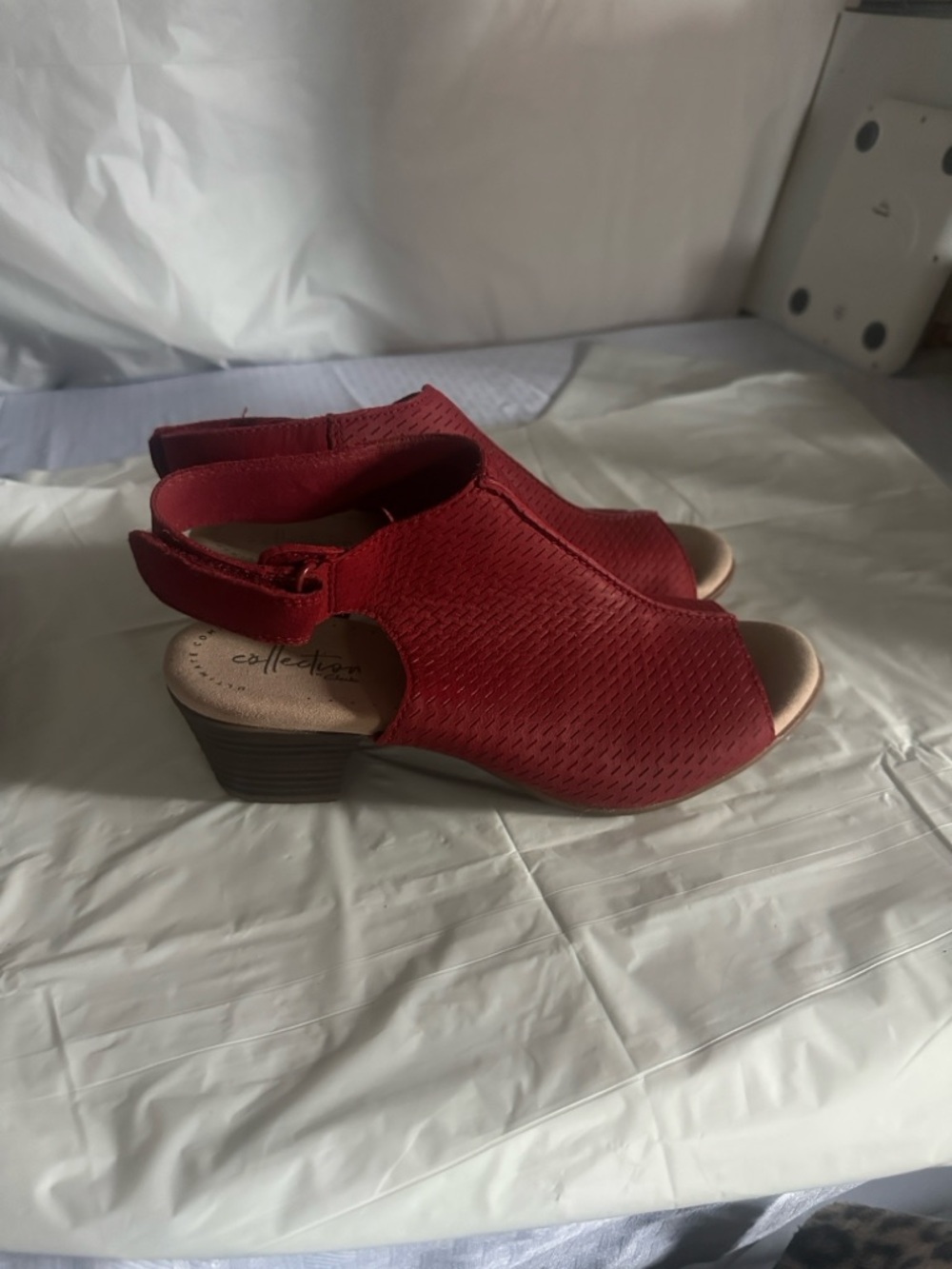 Clarks Womens Valarie James Leather Perforated Sandals, Size 7 - Picture 2 of 6